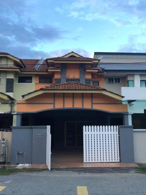 T House Nearby Kuantan East Coast Shopping Mall 外观 照片