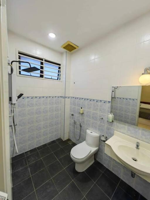 T House Nearby Kuantan East Coast Shopping Mall 外观 照片